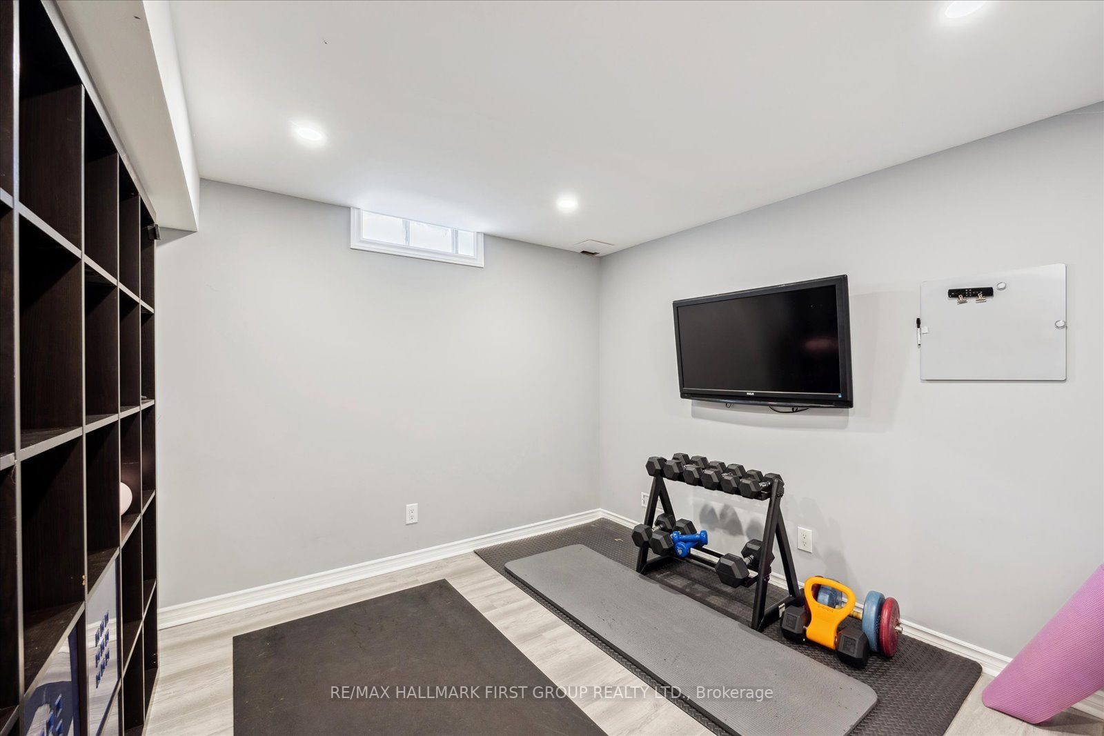 1031 Moorelands Cres