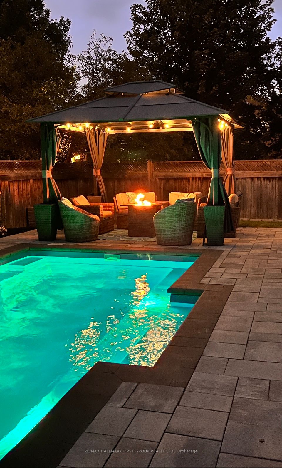 1031 Moorelands Cres