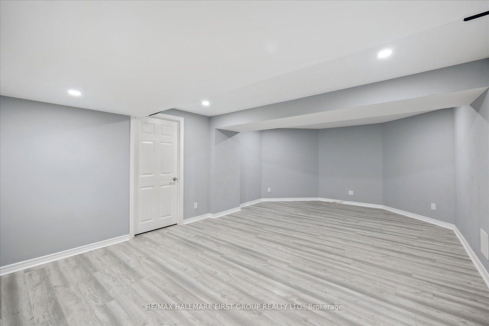 1031 Moorelands Cres