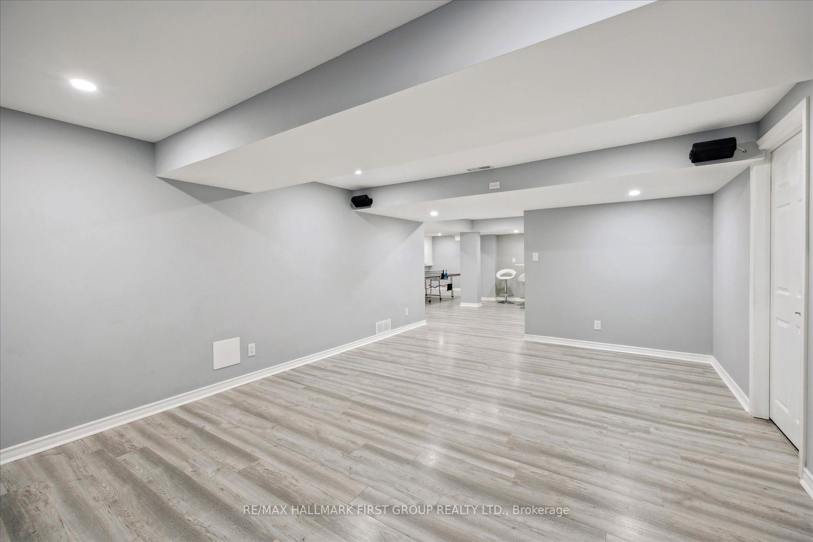 1031 Moorelands Cres