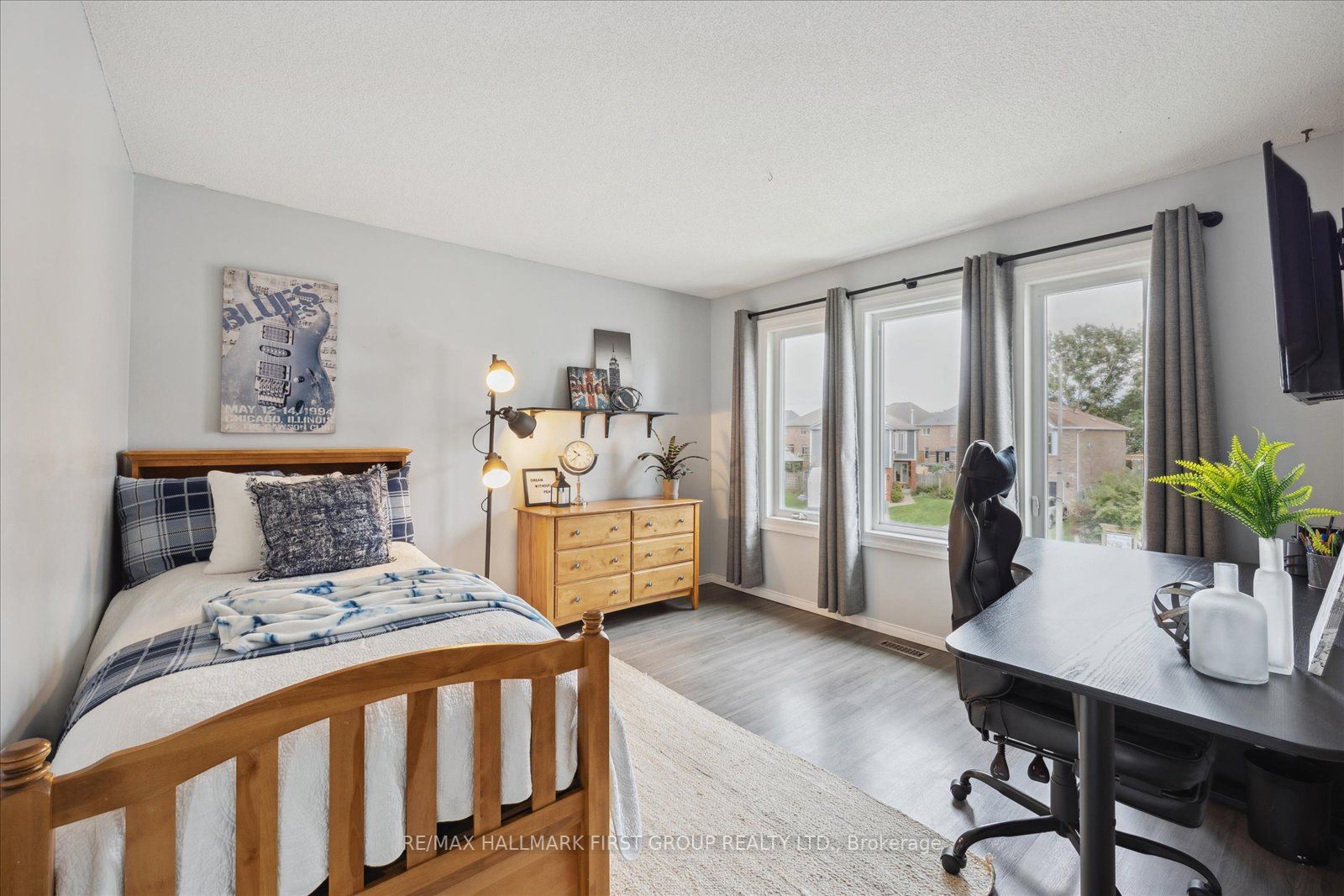 1031 Moorelands Cres