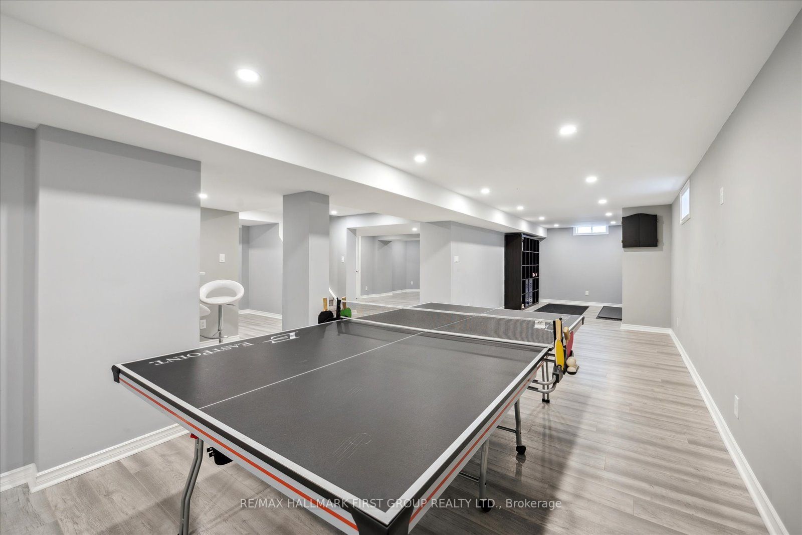 1031 Moorelands Cres