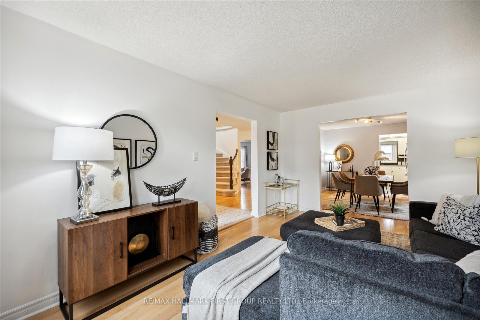 1031 Moorelands Cres