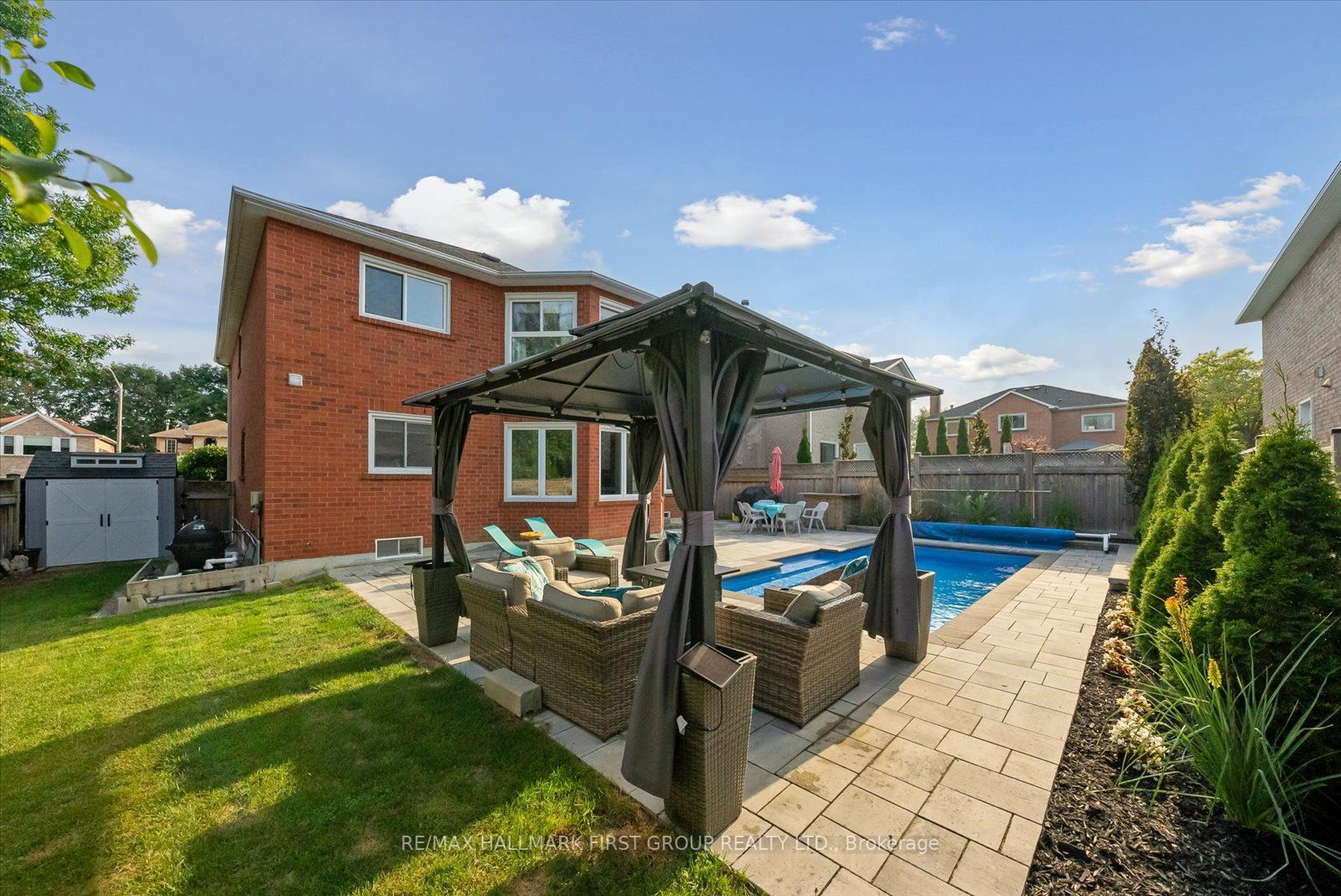 1031 Moorelands Cres