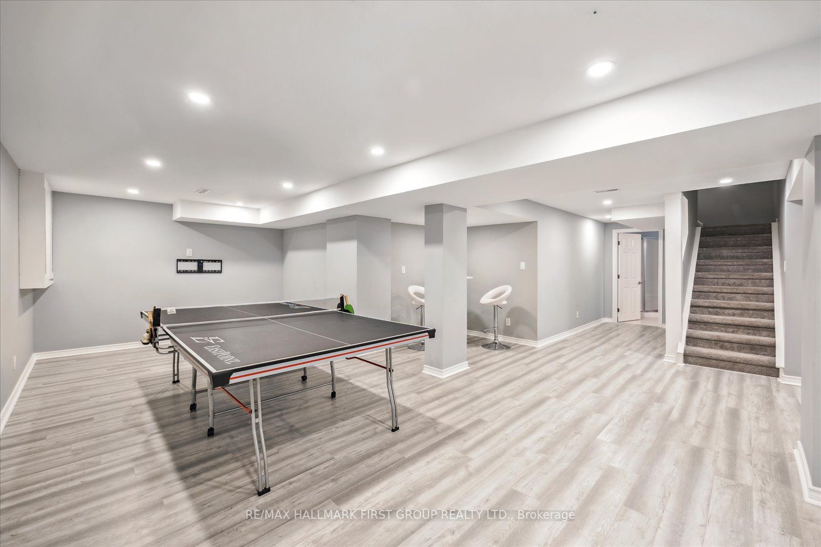 1031 Moorelands Cres
