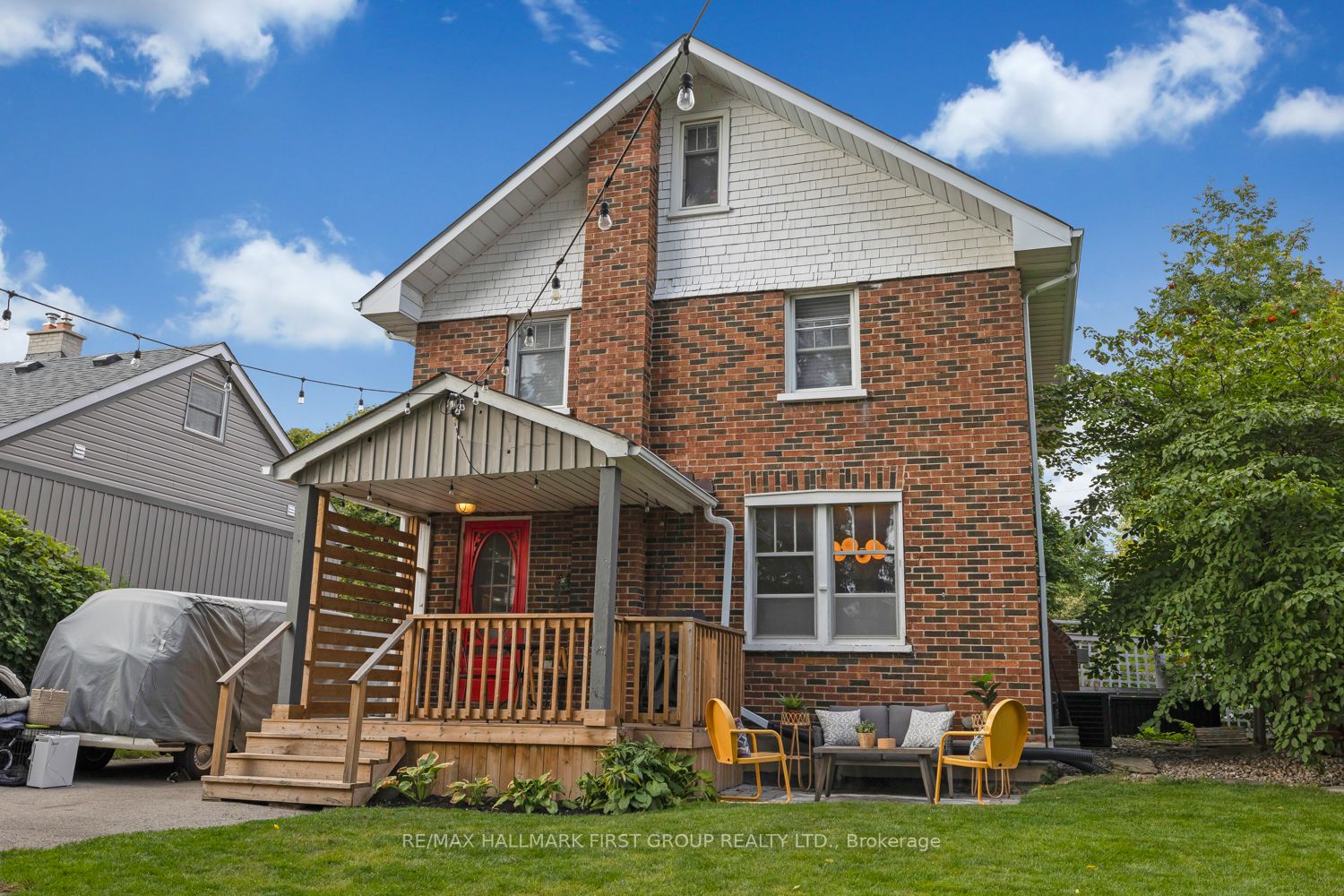 463 Athol St E