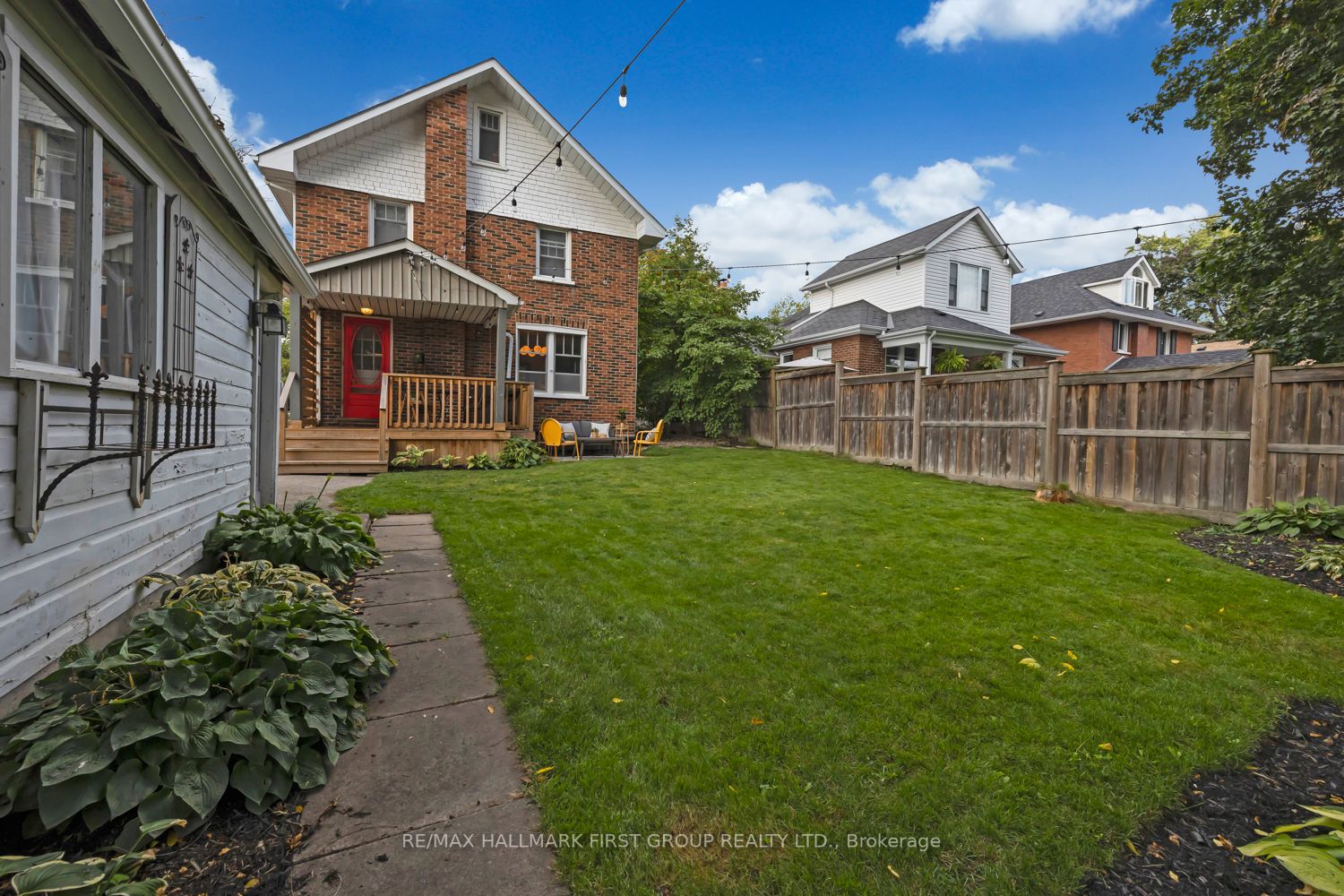 463 Athol St E