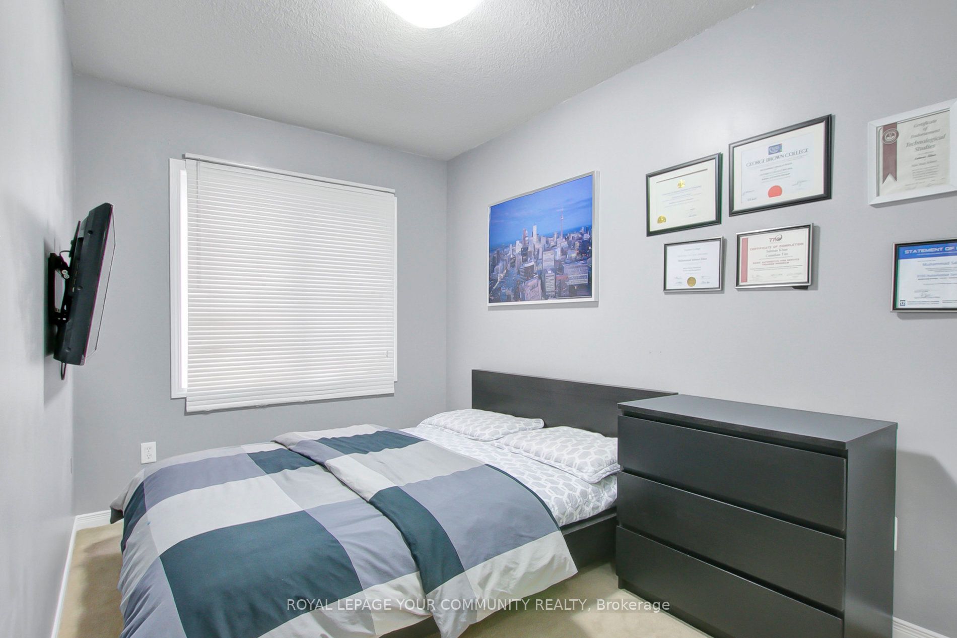 162 Bayly St W