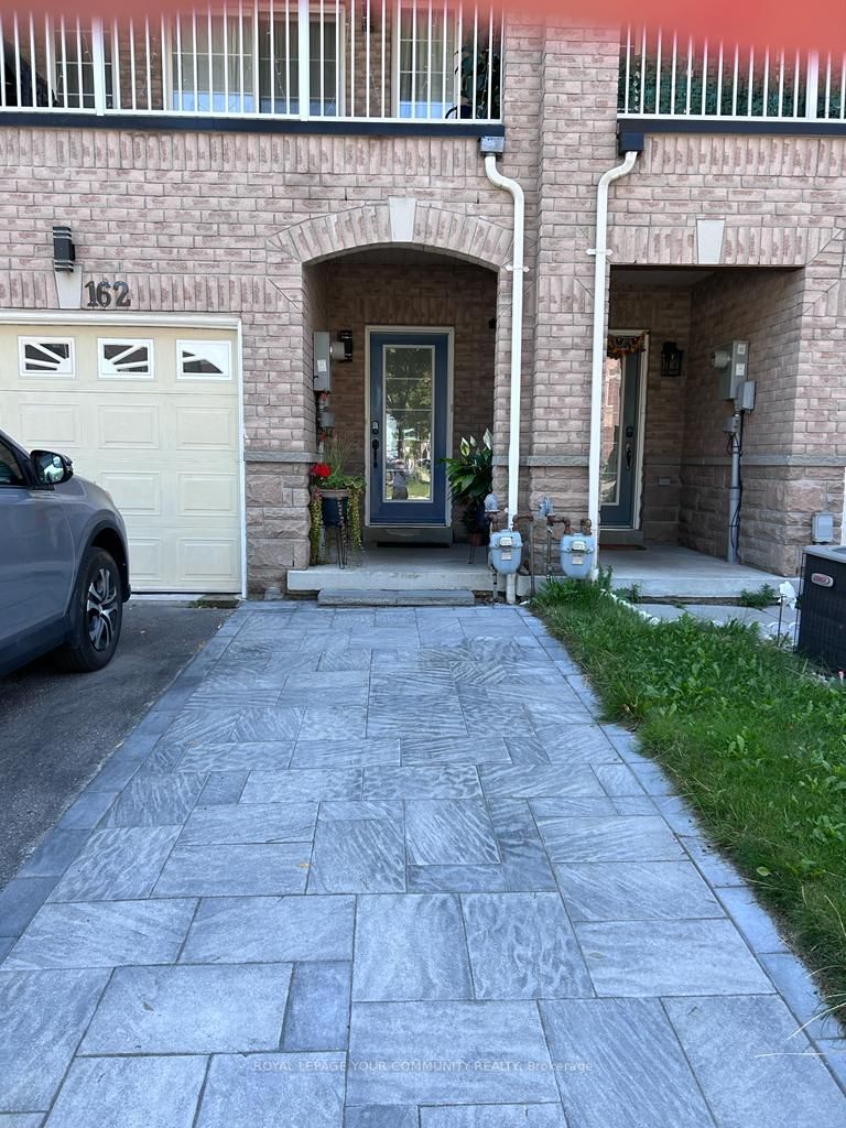 162 Bayly St W