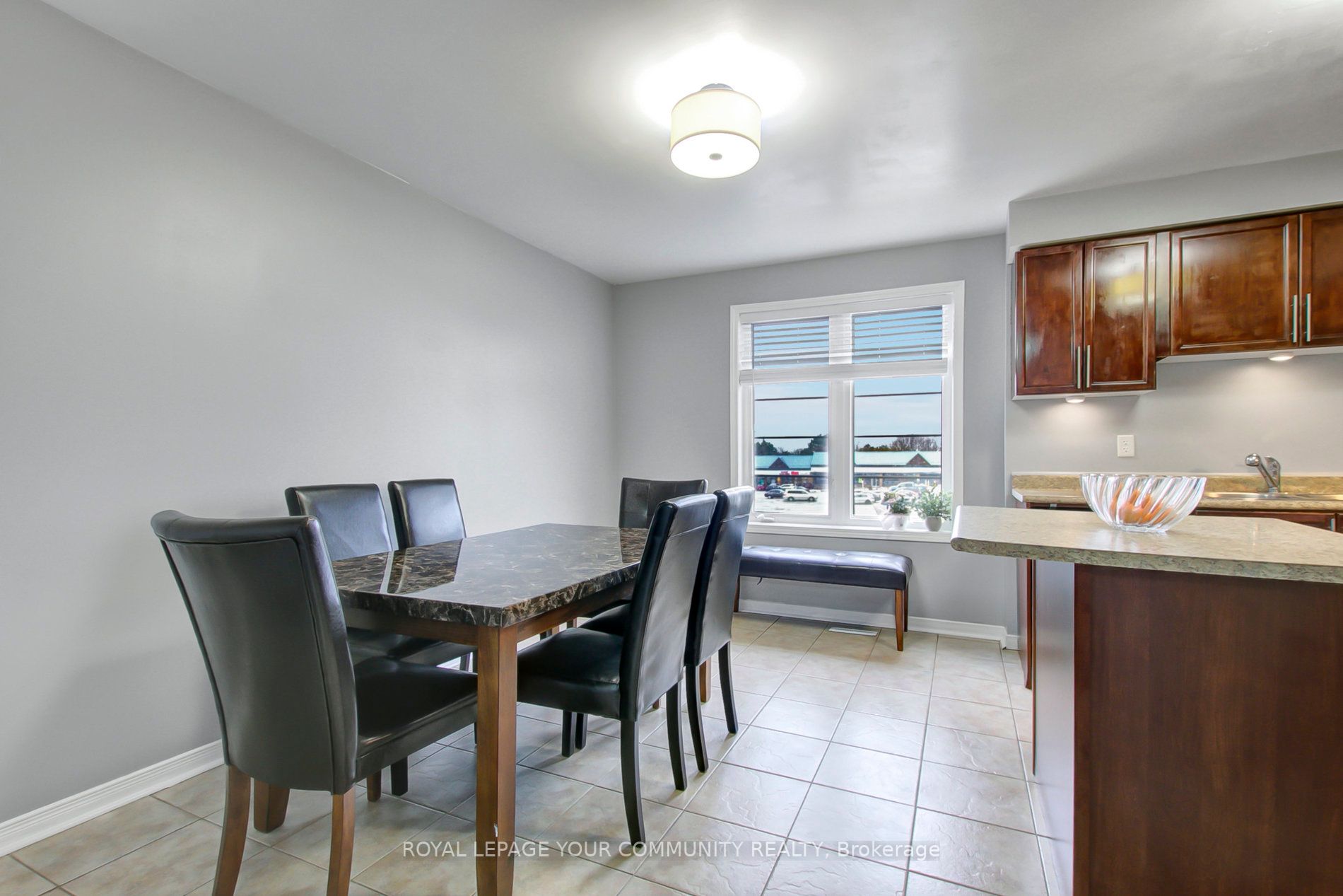 162 Bayly St W