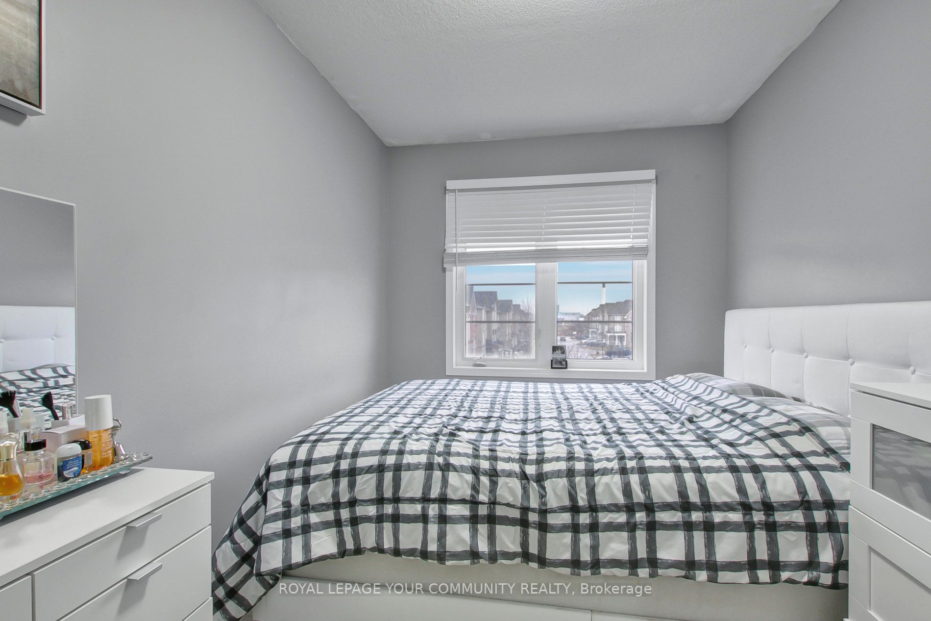 162 Bayly St W