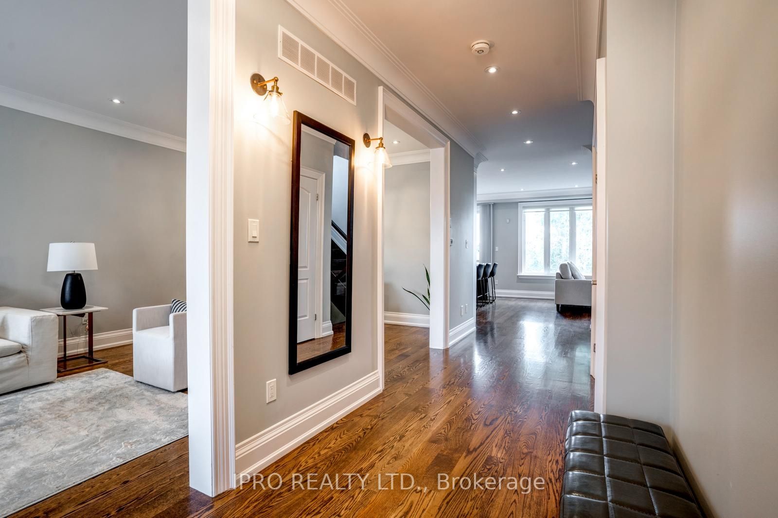 98 Squires Ave