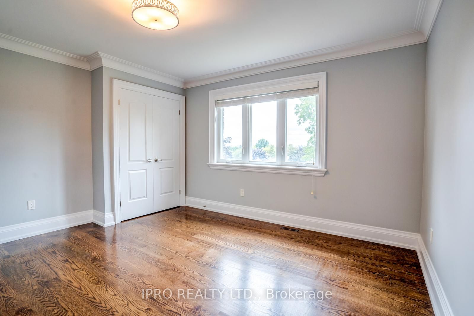 98 Squires Ave