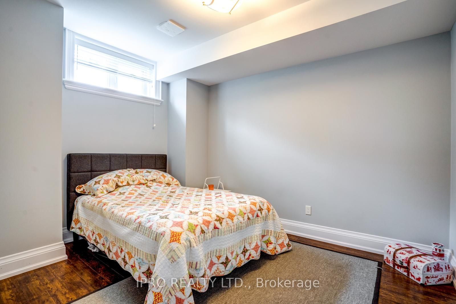 98 Squires Ave