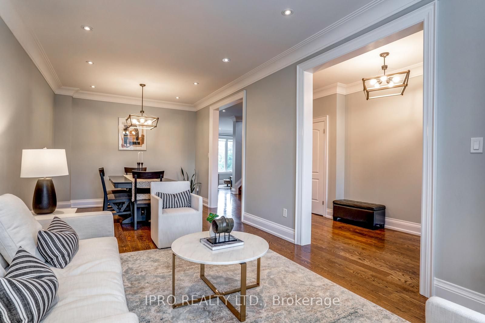 98 Squires Ave