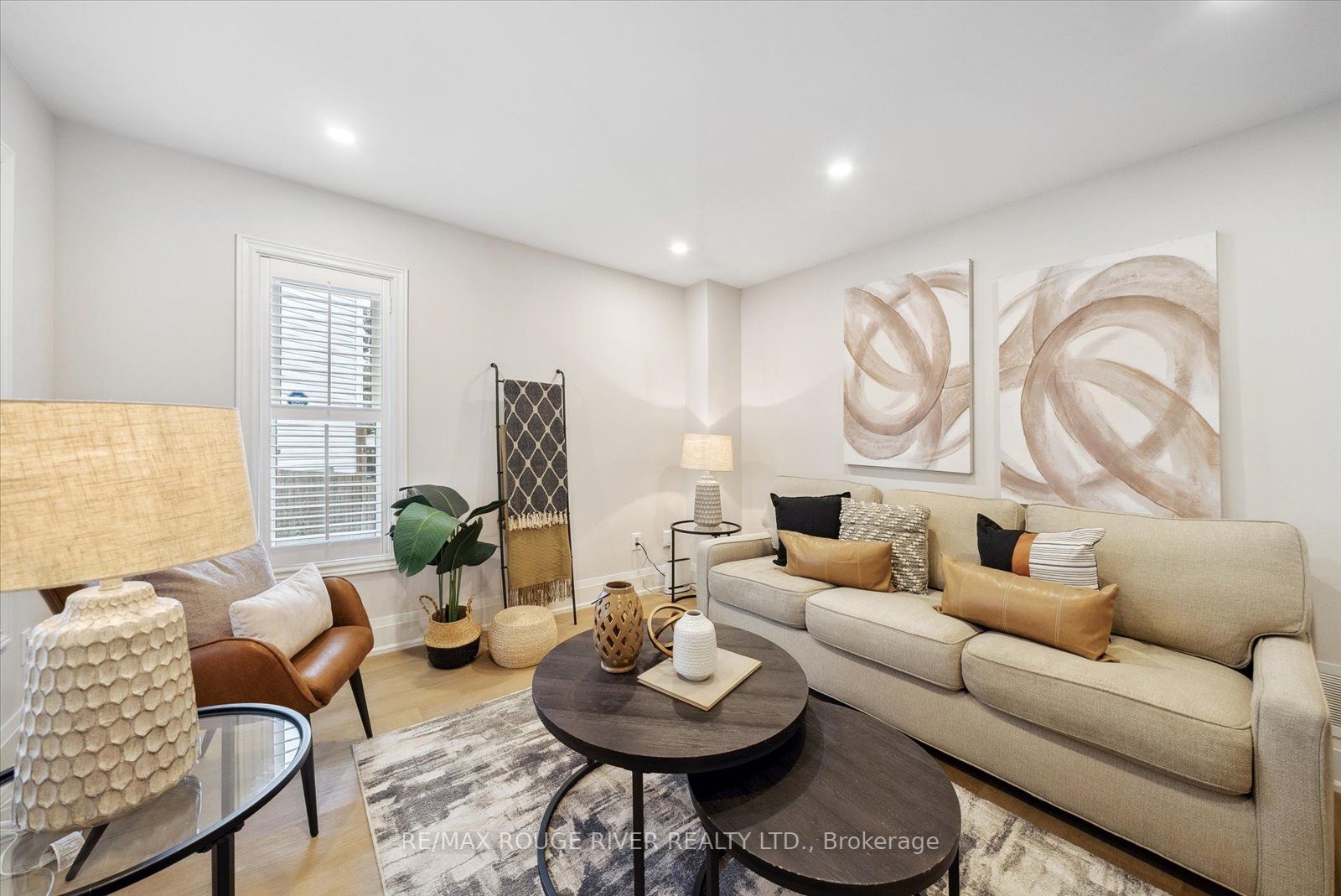 14 Wells Cres