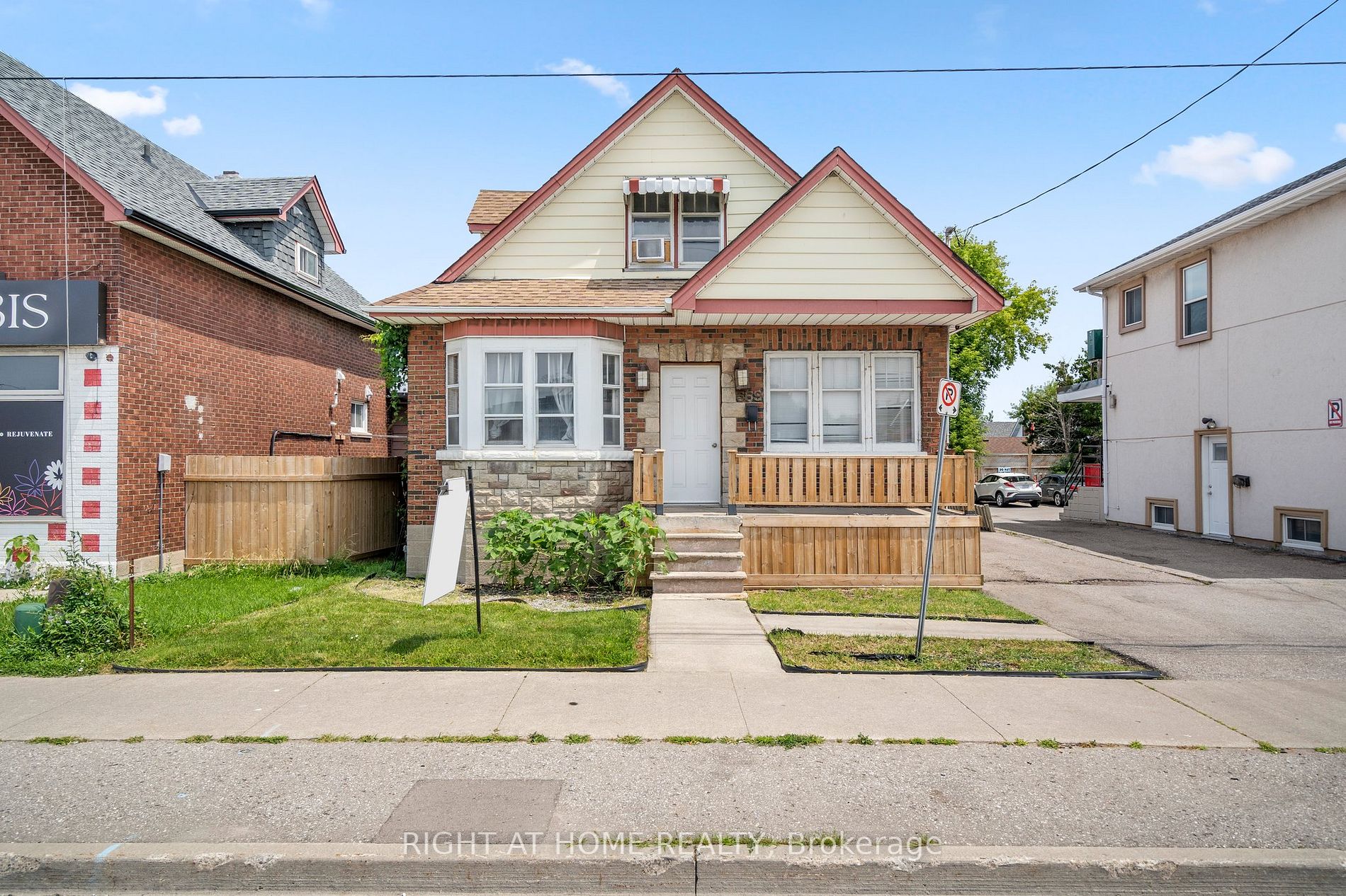 559 Ritson Rd S