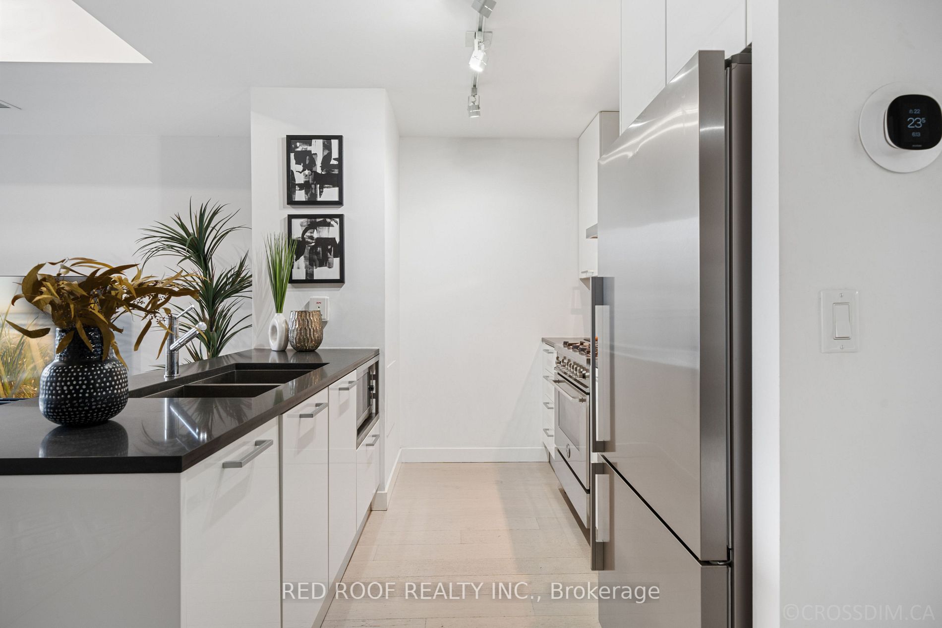 90 Broadview Ave, #Lw12
