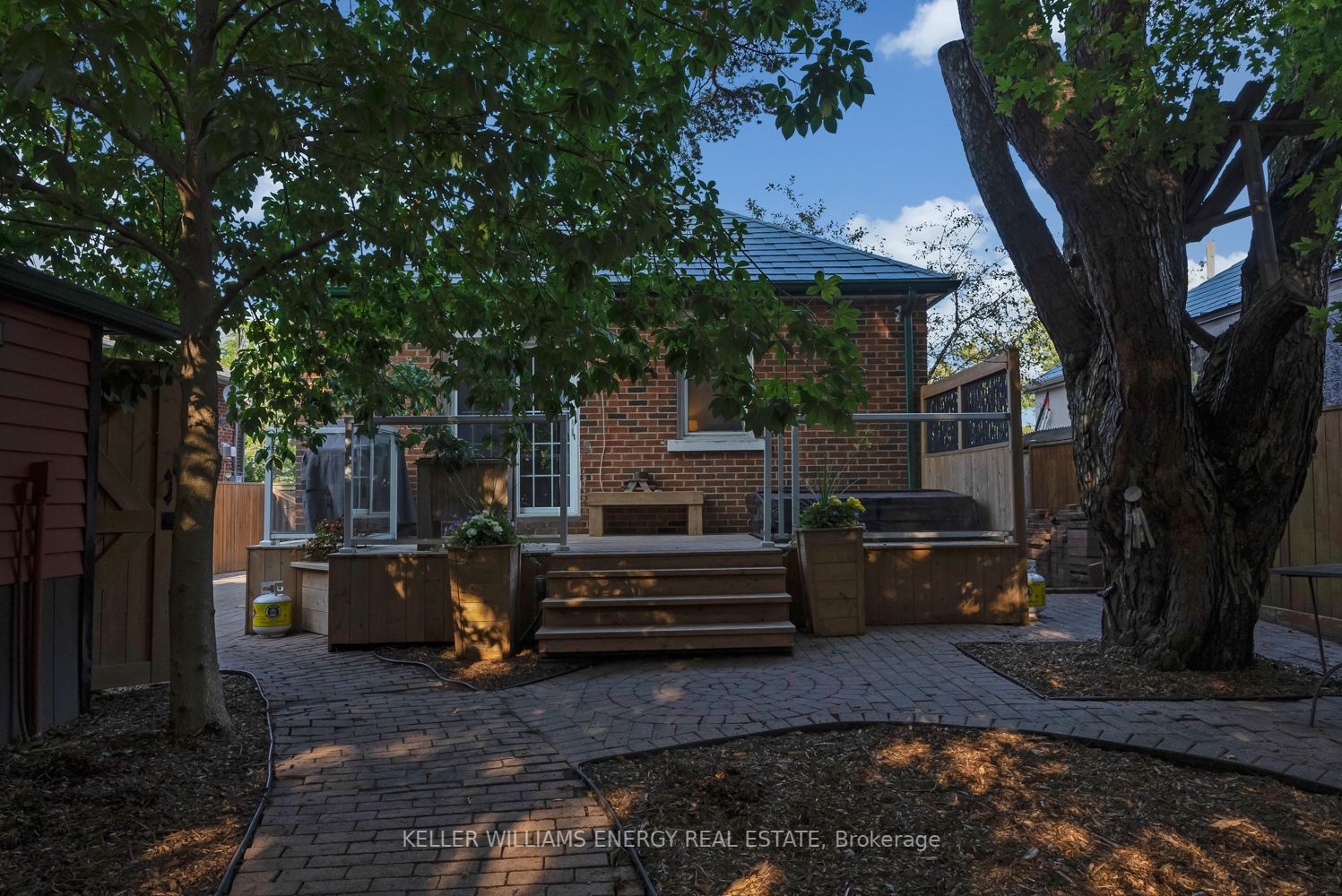 804 Byron St S