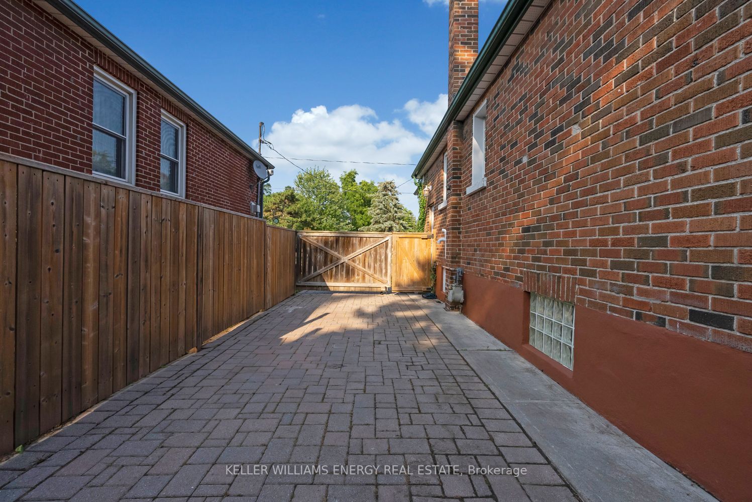 804 Byron St S