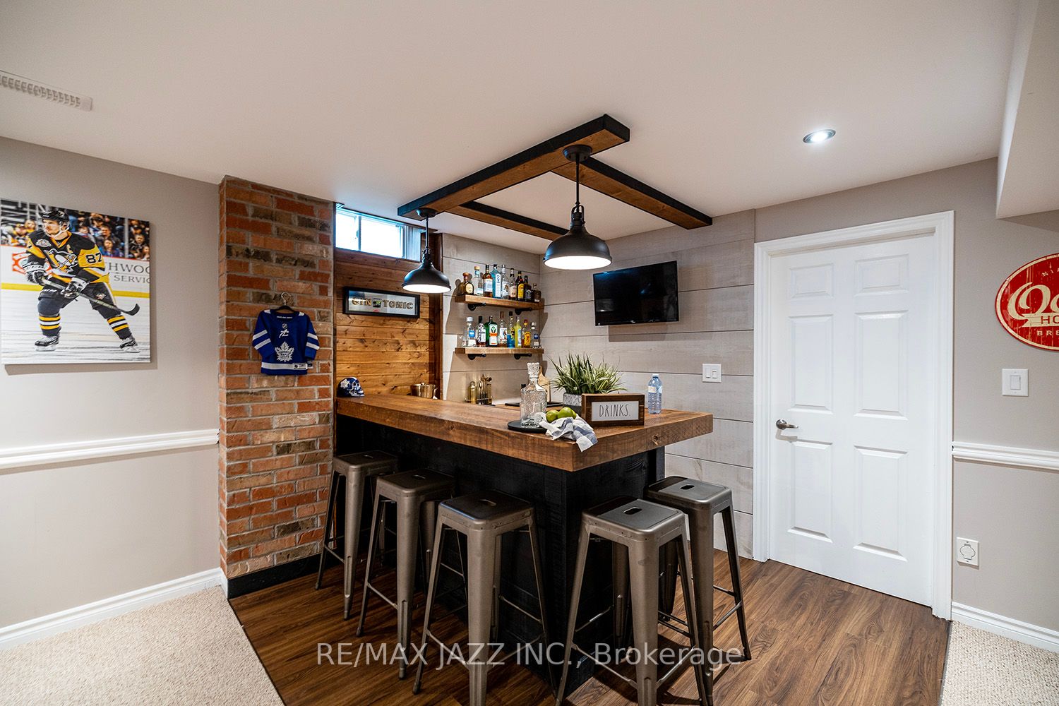 188 Niagara Dr