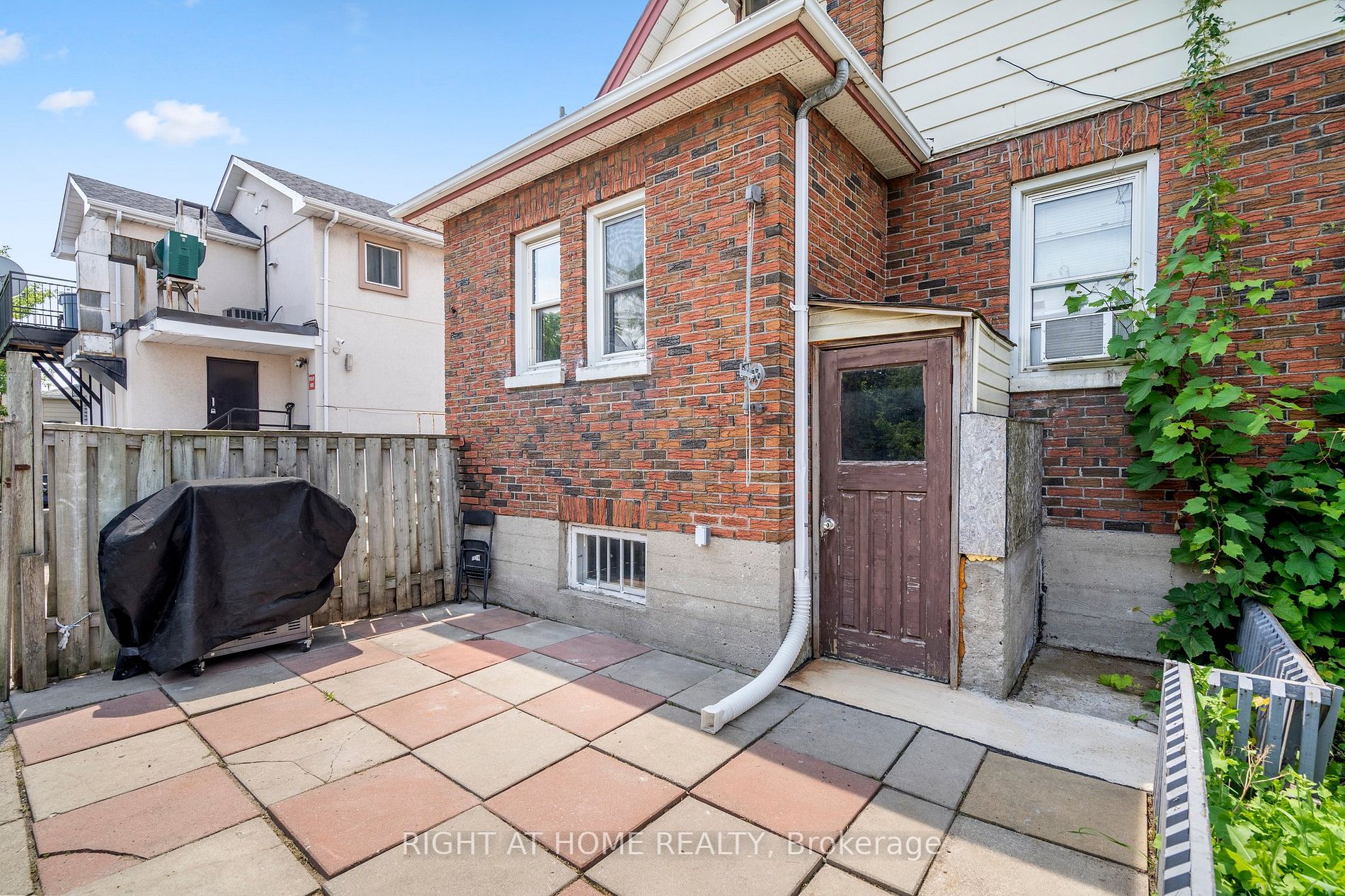559 Ritson Rd S