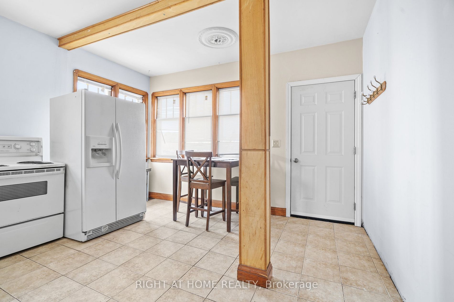 559 Ritson Rd S