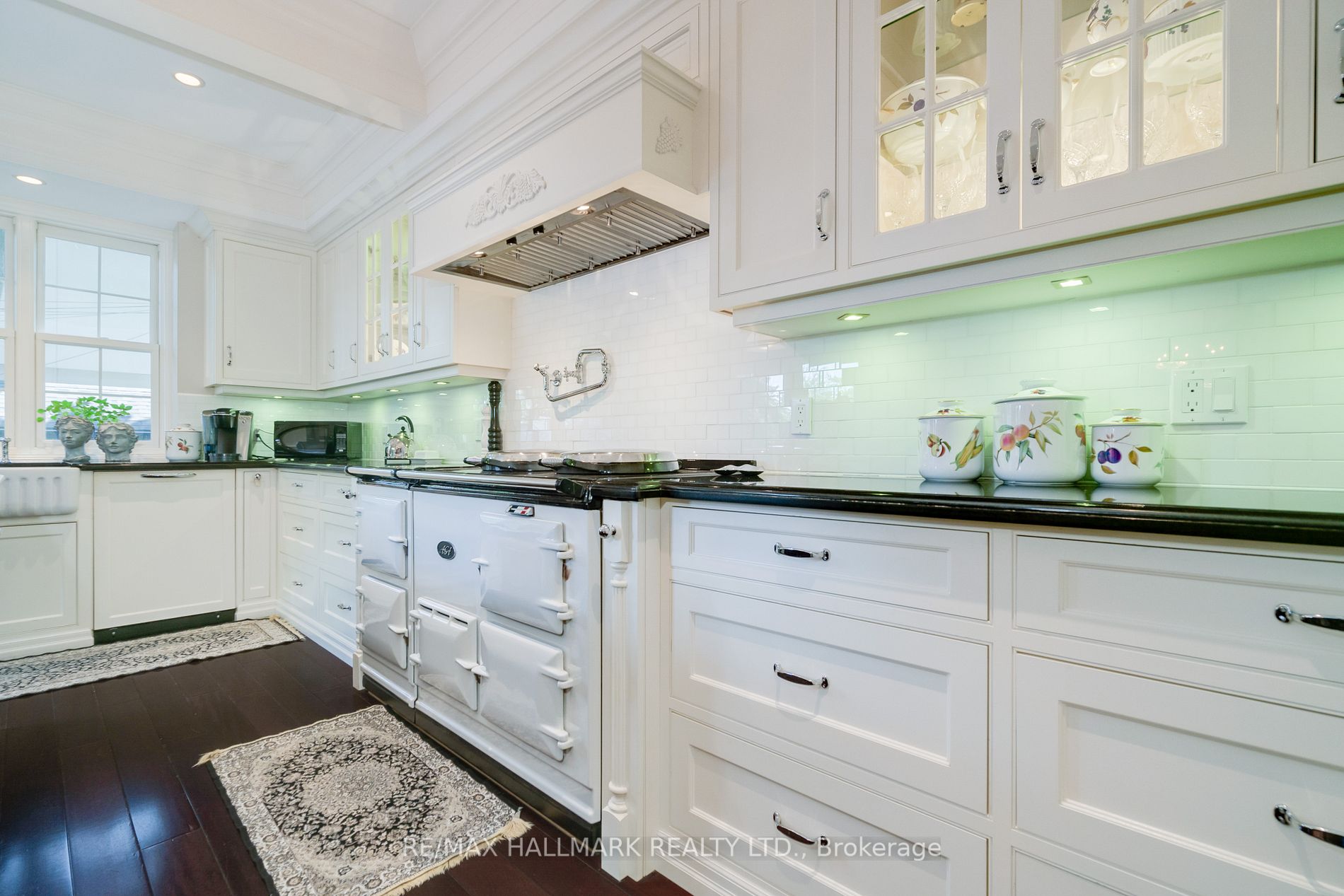 31 Red Deer Ave