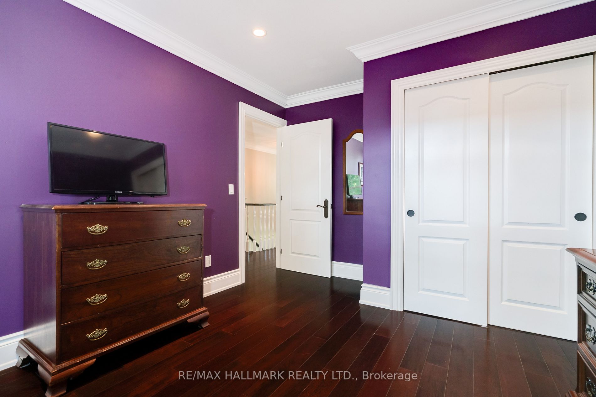 31 Red Deer Ave