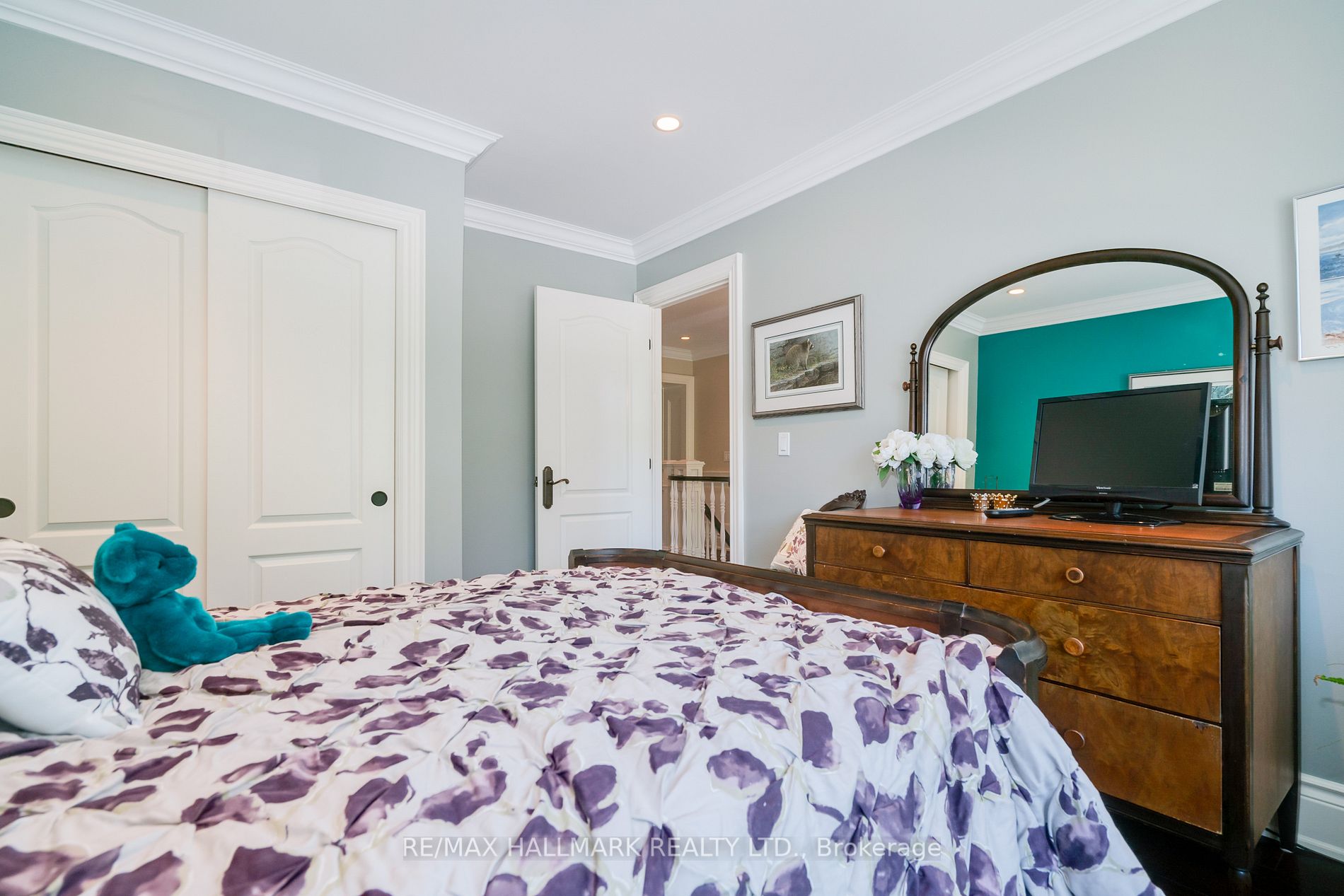 31 Red Deer Ave