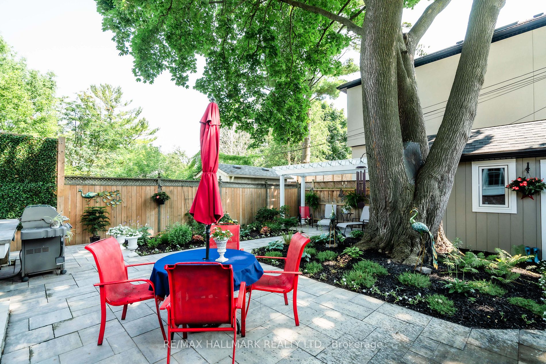 31 Red Deer Ave