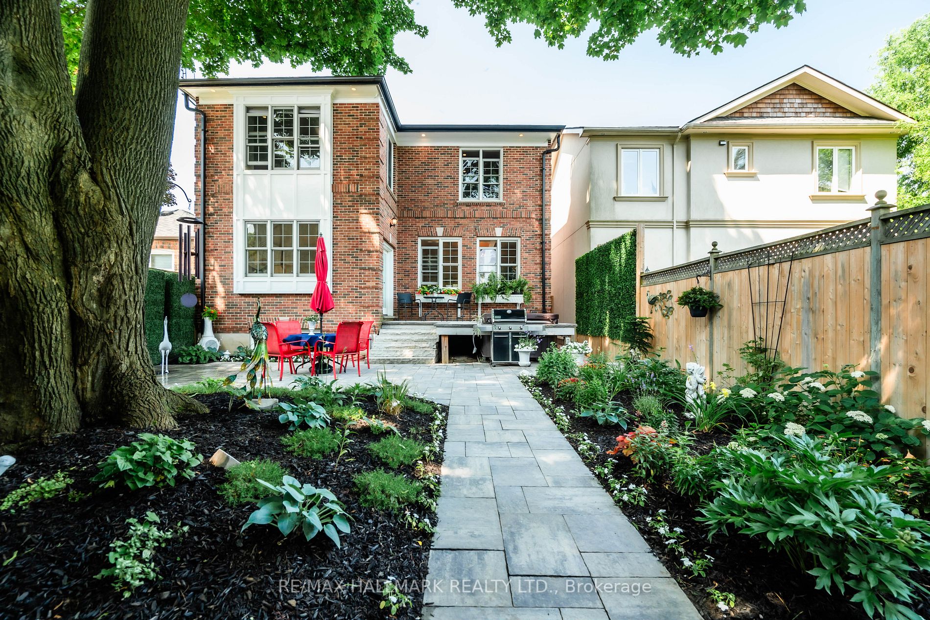 31 Red Deer Ave