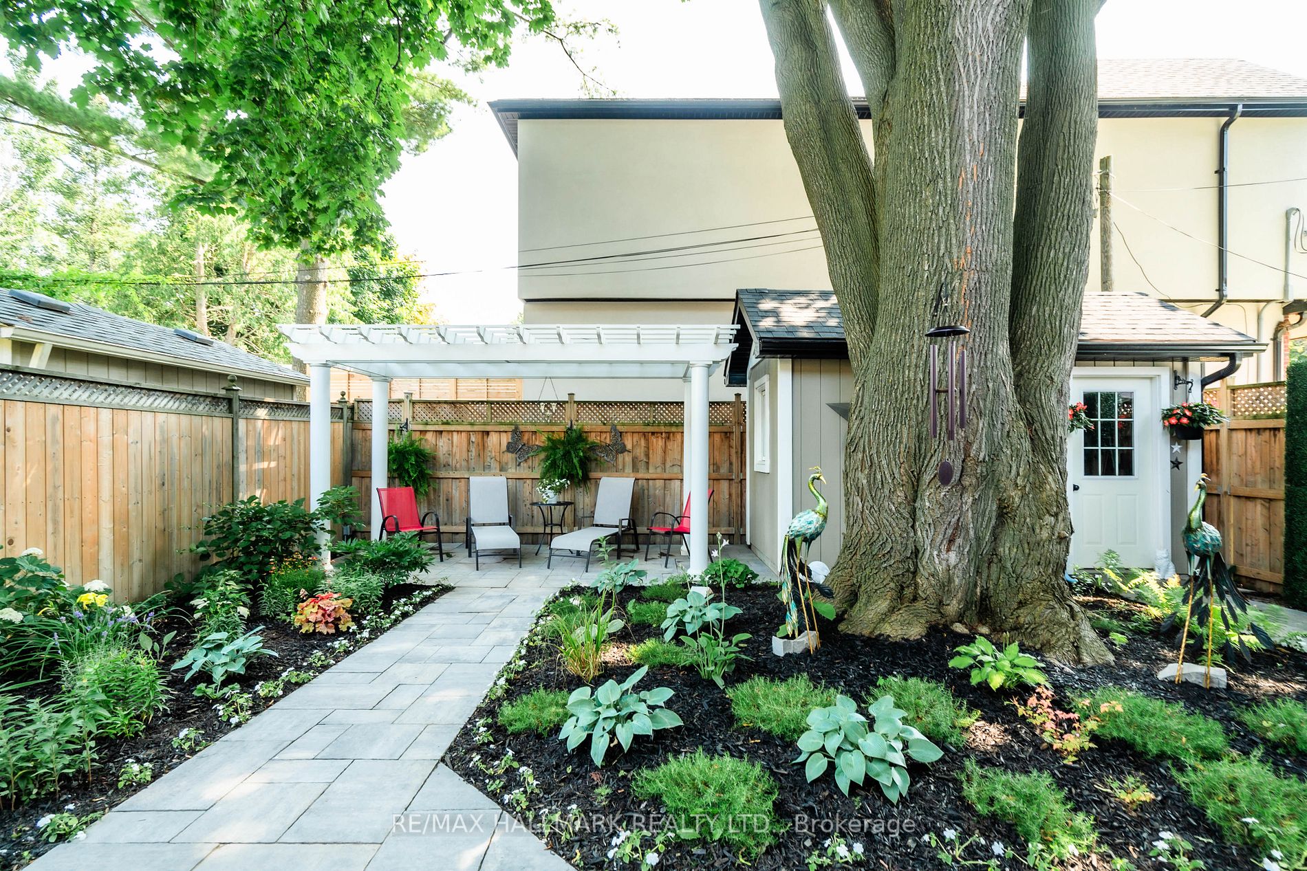 31 Red Deer Ave