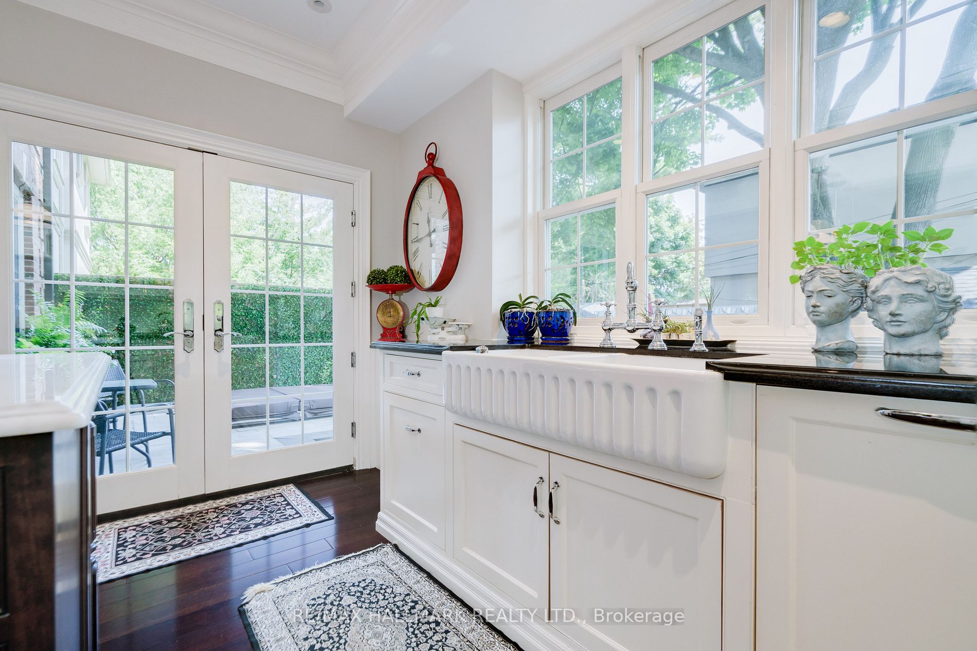 31 Red Deer Ave
