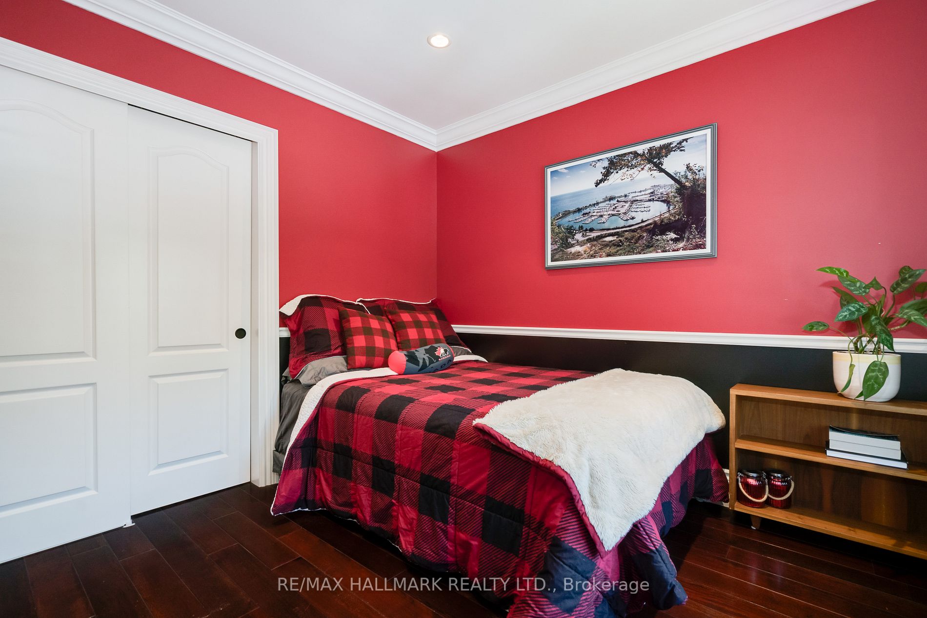 31 Red Deer Ave