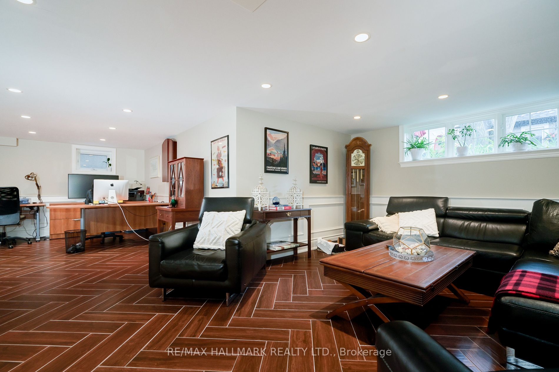 31 Red Deer Ave