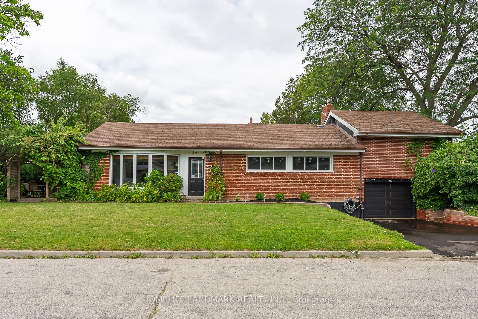 24 Panmure Cres E