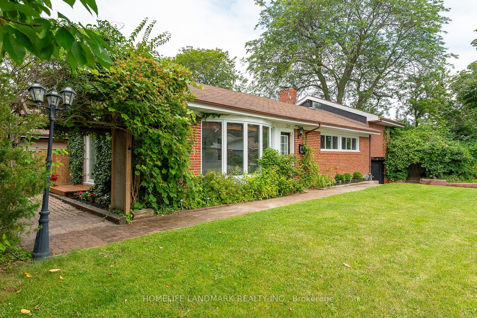 24 Panmure Cres E