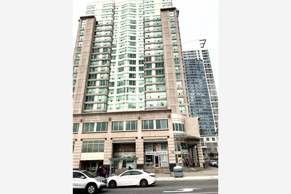 8 Lee Centre Dr, Toronto