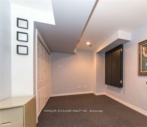 12 Styles Cres