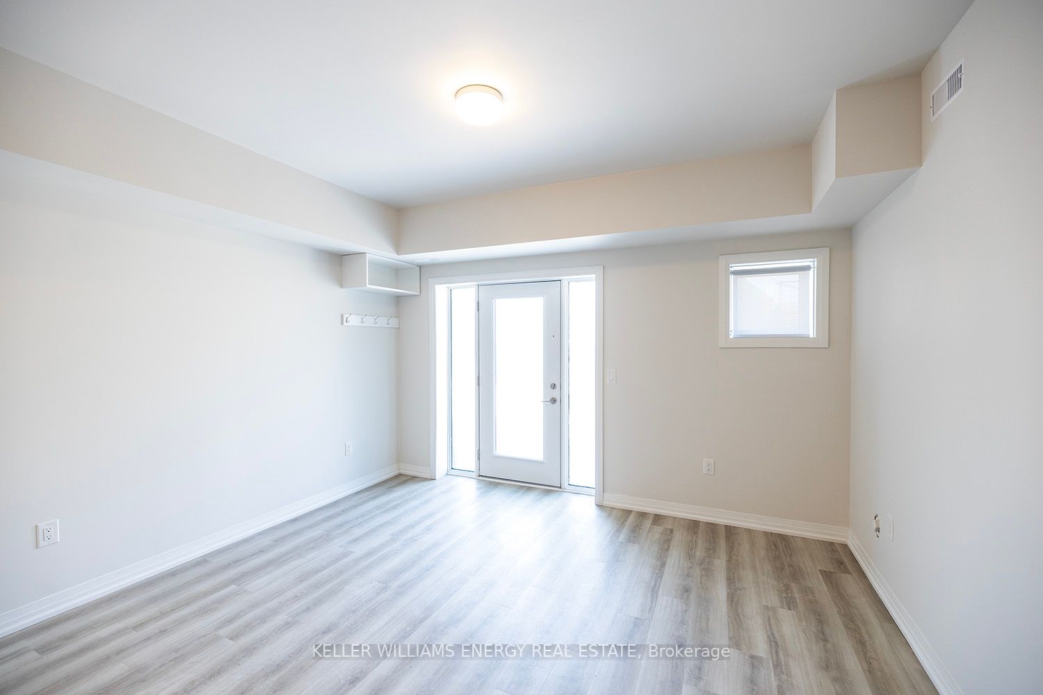 750 King St E, ##105