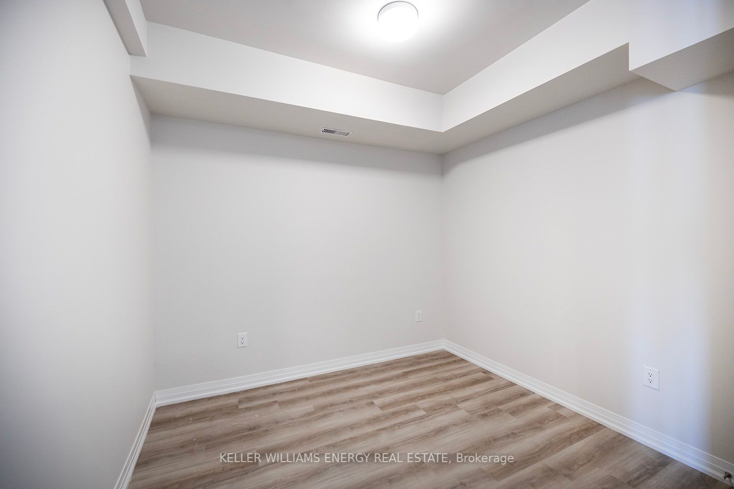 750 King St E, ##105