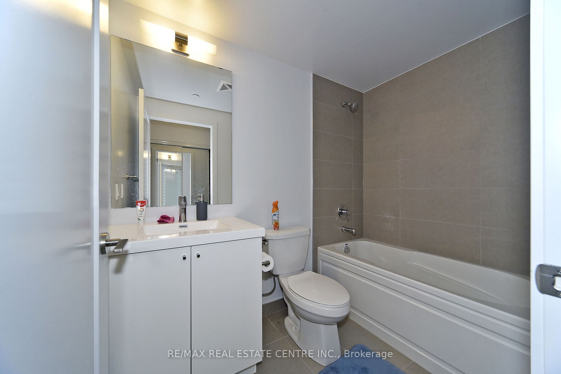 2550 Simcoe St, #1814