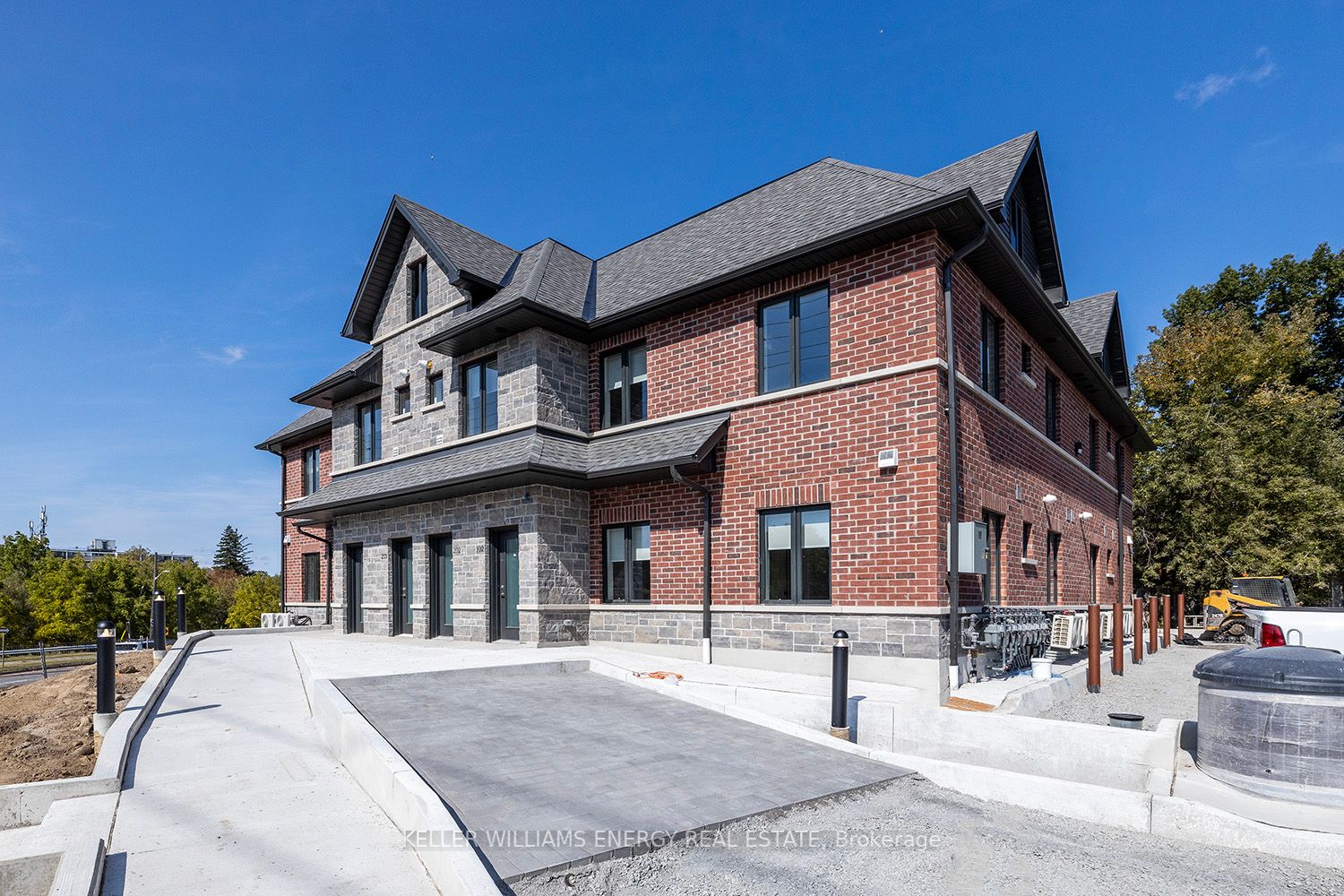 750 King St E, ##201