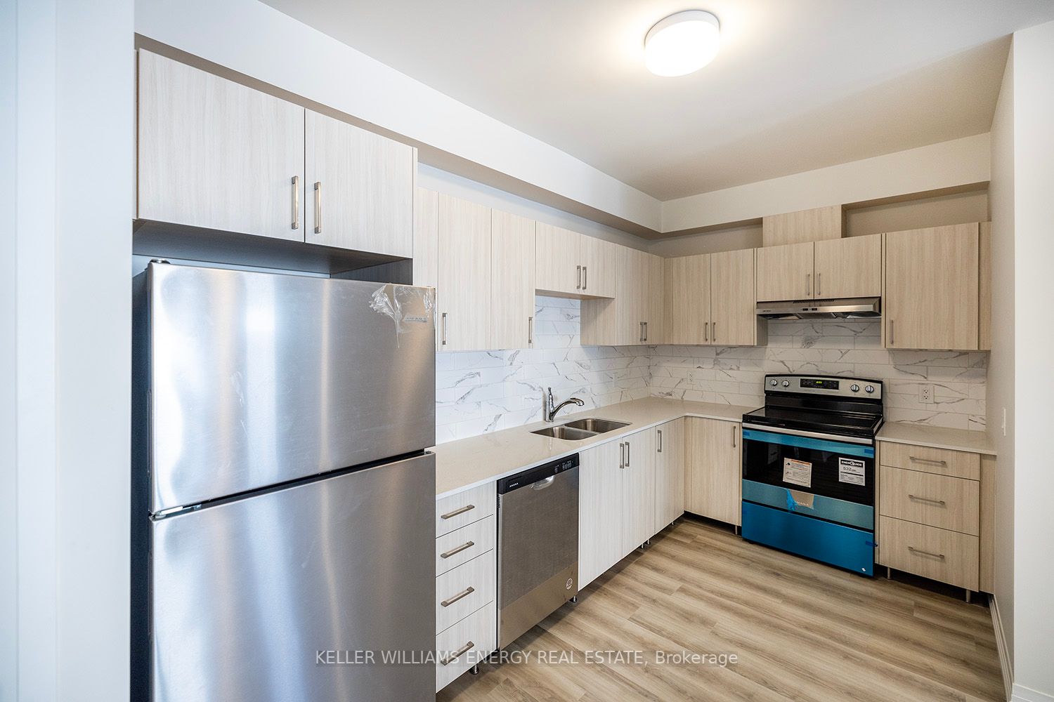 750 King St E, ##201