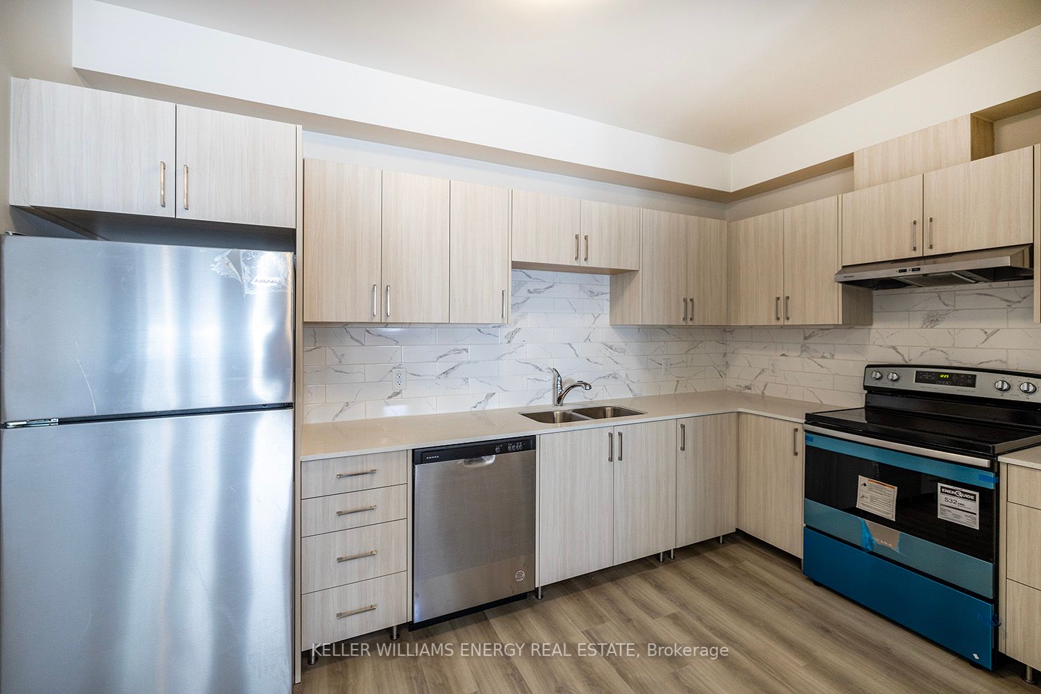 750 King St E, ##201