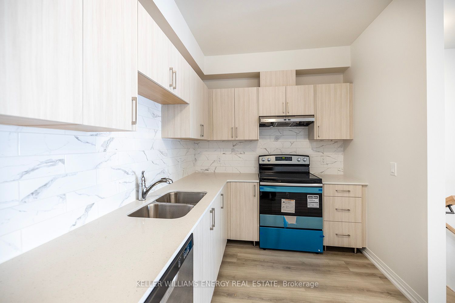 750 King St E, ##201