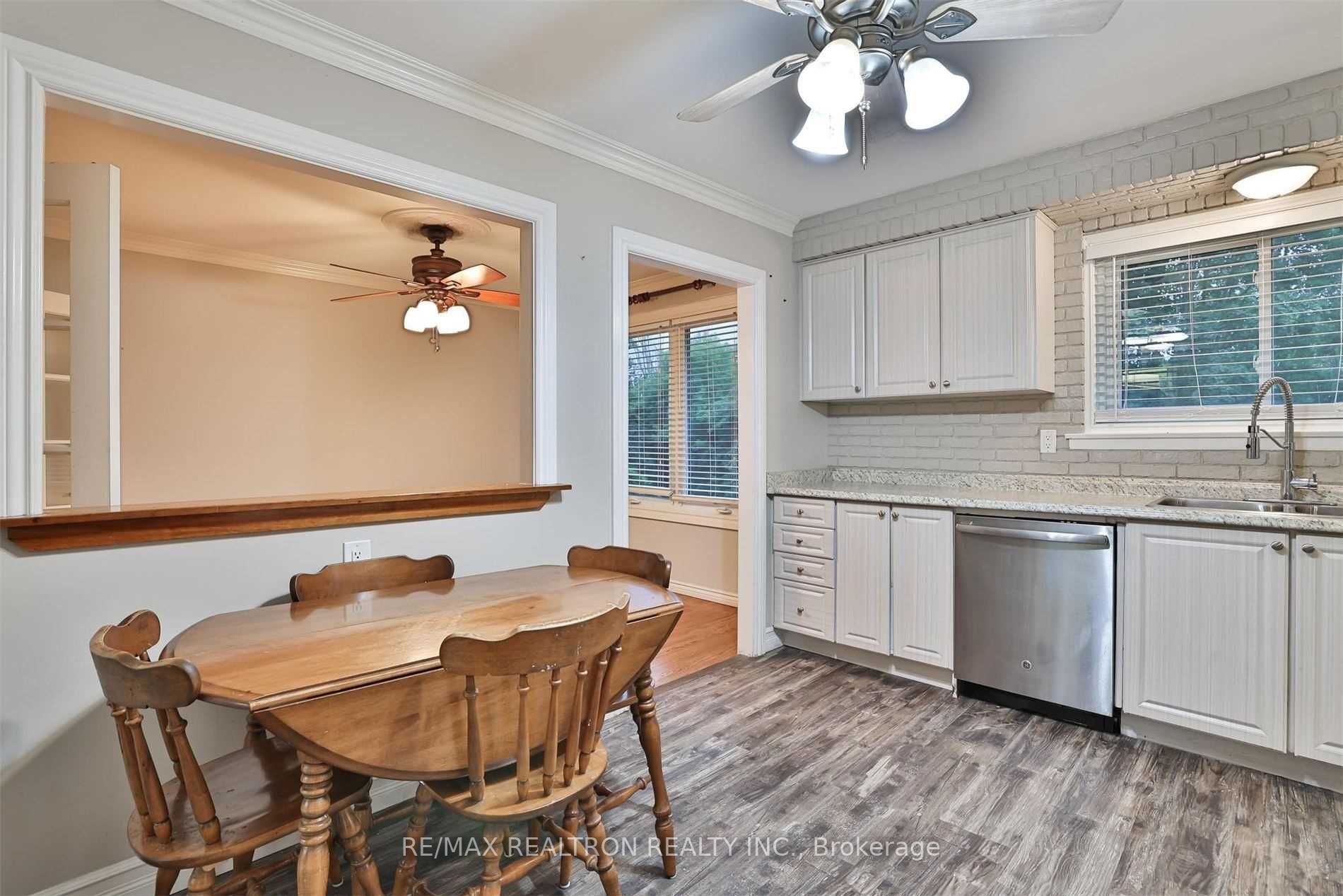 542 Dianne Dr