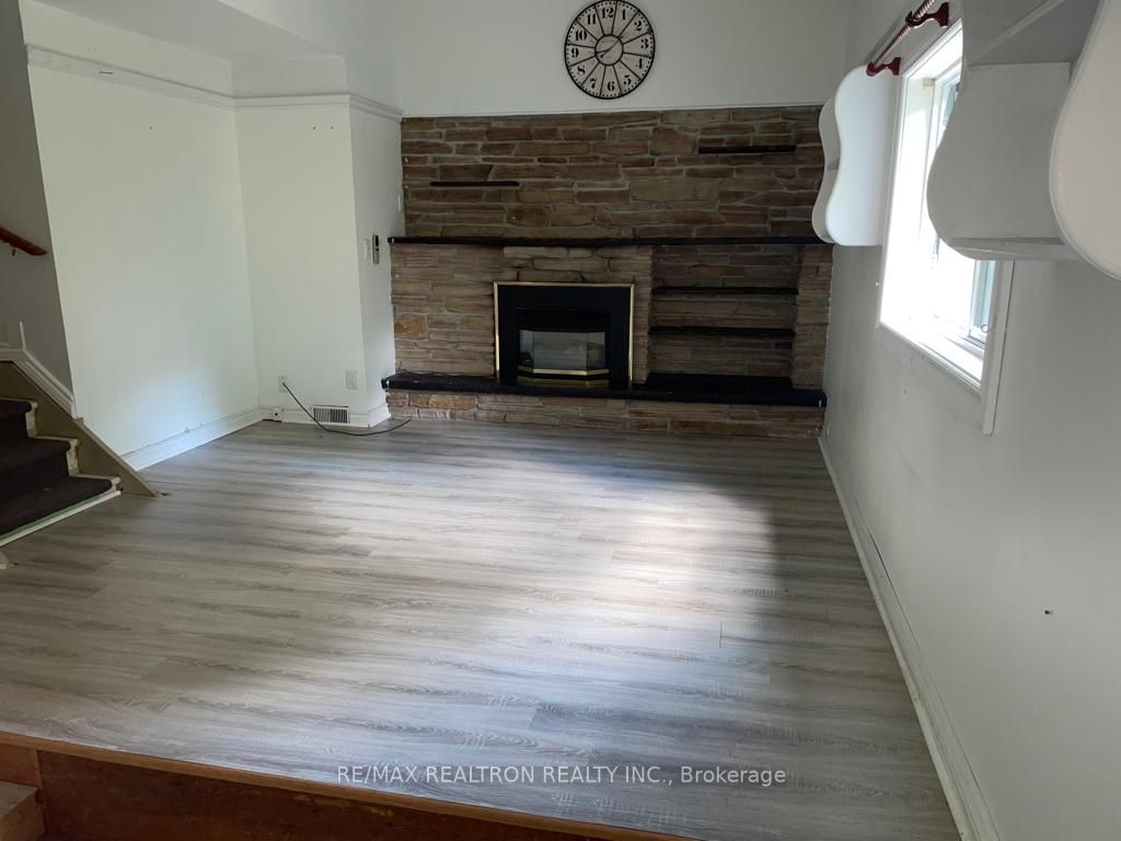 542 Dianne Dr