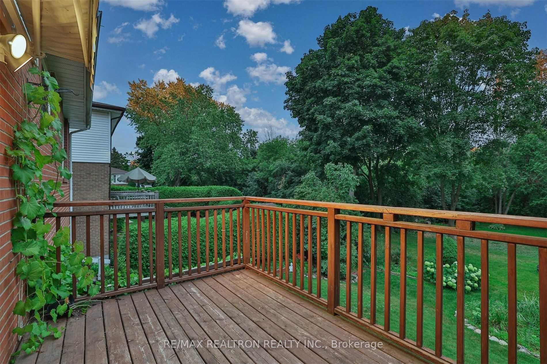 542 Dianne Dr
